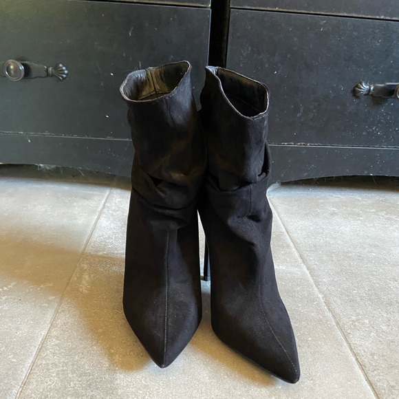 Black velvet pointy toe booties - Picture 3 of 4